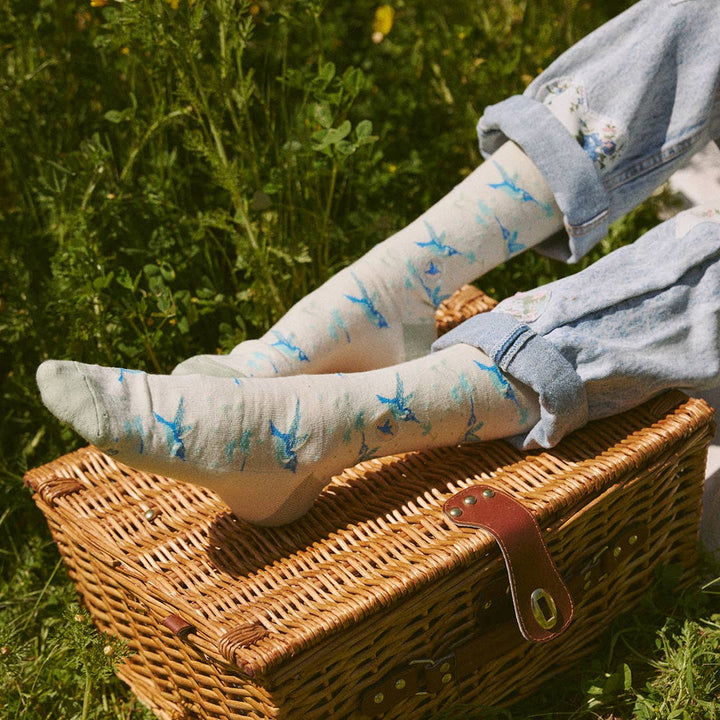 Conscious Step - Socks that Protect Pollinators (Beige Hummingbirds)