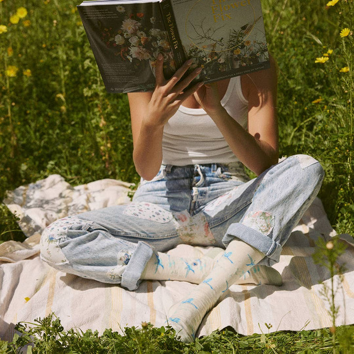 Conscious Step - Socks that Protect Pollinators (Beige Hummingbirds)