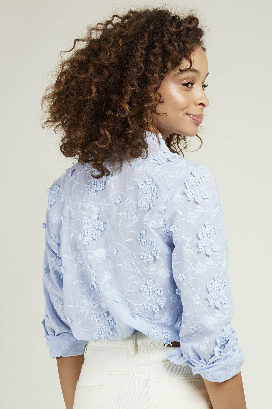 Andy & Lucy Paris - ORCHID - Embossed lace blouse - SKY